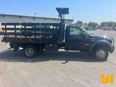 2005 FORD F550 SINGLE AXLE REGULAR CAB STAKE BED TRUCK VIN: 1FDAF56P75EA79242