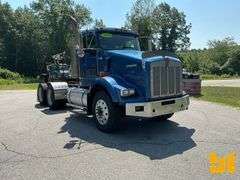 2010 KENWORTH T800 TANDEM AXLE DAY CAB TRUCK TRACTOR VIN: 1XKDD40XGAJ274541