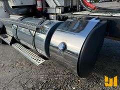 2013 KENWORTH T800 TANDEM AXLE DAY CAB TRUCK TRACTOR VIN: 1XKDD40X4DJ349709