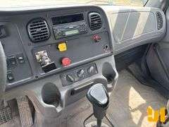 2005 FREIGHTLINER M2 TANDEM AXLE DAY CAB TRUCK TRACTOR VIN: 1FUJC5CV95HN85582
