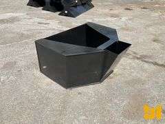 UNUSED 3/4 CY CONCRETE PLACEMENT BUCKET