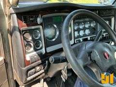 2010 KENWORTH T800 TANDEM AXLE DAY CAB TRUCK TRACTOR VIN: 1XKDD40XGAJ274541