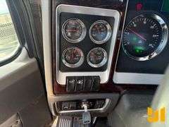 2013 KENWORTH T800 TANDEM AXLE DAY CAB TRUCK TRACTOR VIN: 1XKDD40X4DJ349709