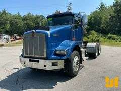 2010 KENWORTH T800 TANDEM AXLE DAY CAB TRUCK TRACTOR VIN: 1XKDD40XGAJ274541