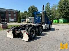 2010 KENWORTH T800 TANDEM AXLE DAY CAB TRUCK TRACTOR VIN: 1XKDD40XGAJ274541