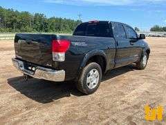 2007 TOYOTA TUNDRA SR5 TRD OFF ROAD DOUBLE CAB 4X4 PICKUP VIN: 5TFBV54107X007171