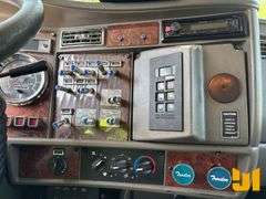 2007 KENWORTH T300 TANDEM AXLE ROLLBACK TRUCK VIN: NKLMLD9XX7M208933
