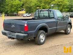 2015 FORD F-250 XL REGULAR CAB 4X2 PICKUP VIN: 1FTBF2A63FEB32848