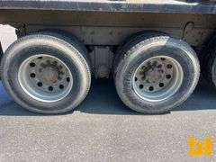 2001 MACK CL713 TRI-AXLE DUMP TRUCK VIN: 1M2AD62C81M011952