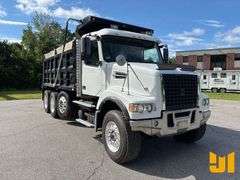2006 VOLVO TRUCK VHD TRI-AXLE DUMP TRUCK VIN: 4V5K99GH36N393468