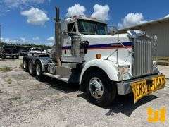 2011 KENWORTH W900 TRI AXLE DAY CAB TRUCK TRACTOR VIN: 1XKWP4TX9BJ284297