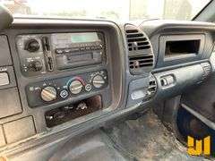 1998 CHEVROLET GMT-400 REGULAR CAB 4X4 PICKUP   VIN: 1GCGK24R5WZ274621