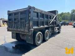 2001 MACK CL713 TRI-AXLE DUMP TRUCK VIN: 1M2AD62C81M011952