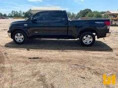 2007 TOYOTA TUNDRA SR5 TRD OFF ROAD DOUBLE CAB 4X4 PICKUP VIN: 5TFBV54107X007171