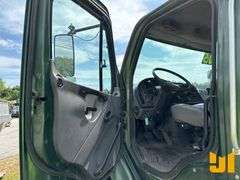 2005 FREIGHTLINER M2 TANDEM AXLE DAY CAB TRUCK TRACTOR VIN: 1FUJC5CV95HN85582