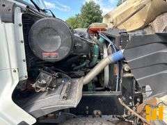 2006 VOLVO TRUCK VHD TRI-AXLE DUMP TRUCK VIN: 4V5K99GH36N393468