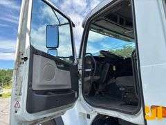 2006 VOLVO TRUCK VHD TRI-AXLE DUMP TRUCK VIN: 4V5K99GH36N393468