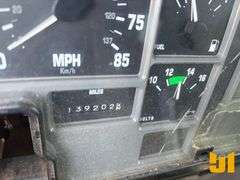 1999 INTERNATIONAL 4900 S/A FUEL & LUBE TRUCK VIN: 1HTSDAAR2XH641648