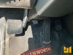 2010 KENWORTH T800 TANDEM AXLE DAY CAB TRUCK TRACTOR VIN: 1XKDD40XGAJ274541