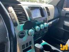 2007 TOYOTA TUNDRA SR5 TRD OFF ROAD DOUBLE CAB 4X4 PICKUP VIN: 5TFBV54107X007171
