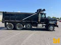 2001 MACK CL713 TRI-AXLE DUMP TRUCK VIN: 1M2AD62C81M011952