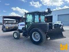 2018 MASSEY FERGUSON BROOM TRACTOR SN: JJM72004