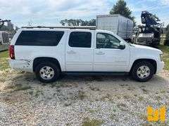 2011 CHEVROLET SUBURBAN VIN: 1GNSCJE06BR215323 2WD