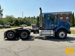 2010 KENWORTH T800 TANDEM AXLE DAY CAB TRUCK TRACTOR VIN: 1XKDD40XGAJ274541