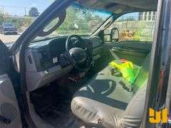2005 FORD F550 SINGLE AXLE REGULAR CAB STAKE BED TRUCK VIN: 1FDAF56P75EA79242