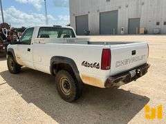 1998 CHEVROLET GMT-400 REGULAR CAB 4X4 PICKUP   VIN: 1GCGK24R5WZ274621