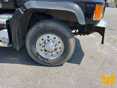 2001 MACK CL713 TRI-AXLE DUMP TRUCK VIN: 1M2AD62C81M011952