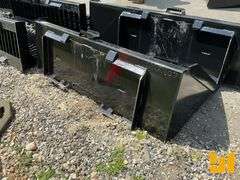 UNUSED BUCKET W/ SINGLE BLADE 66 INCH