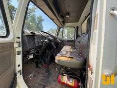 2001 INTERNATIONAL 4700 S/A REAR LOAD RESIDENTIAL COLLECTION TRUCK VIN: 1HTSCAAN51H213578