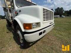 2001 INTERNATIONAL 4700 S/A REAR LOAD RESIDENTIAL COLLECTION TRUCK VIN: 1HTSCAAN51H213578