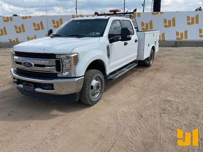 2019 FORD F350XL SD S/A UTILITY TRUCK VIN: 1FD8W3H63KEC44593