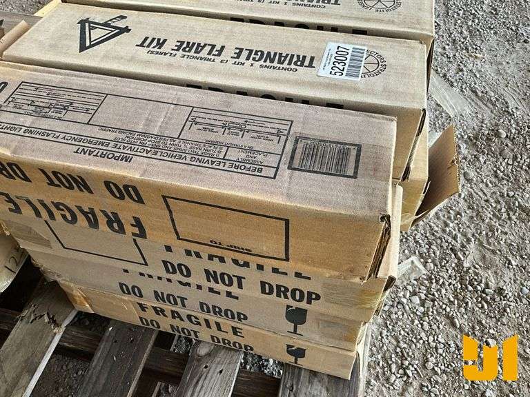 UNUSED TRIANGLE FLARE KITS