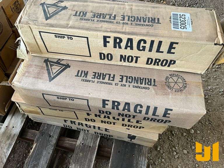 UNUSED TRIANGLE FLARE KITS