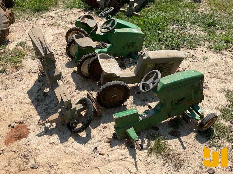(5) VINTAGE JOHN DEERE PEDAL TRACTORS, ***MISSING PARTS***