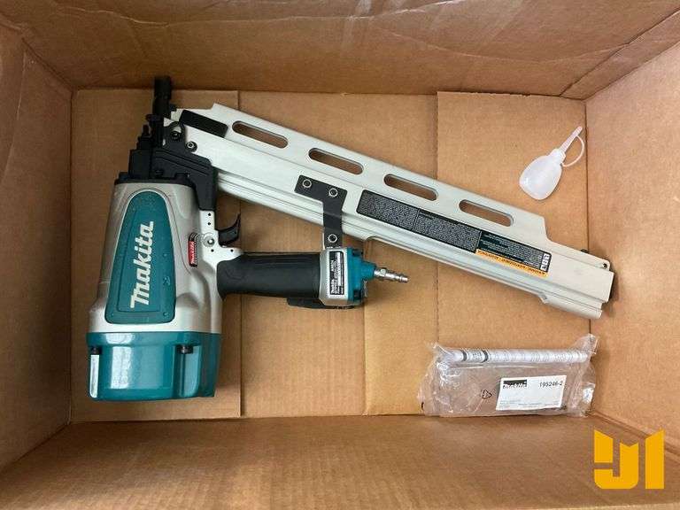 MAKITA AN924 AIR NAIL GUN