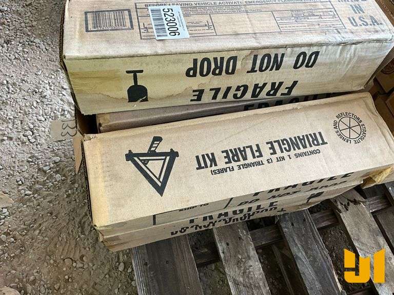 UNUSED TRIANGLE FLARE KITS