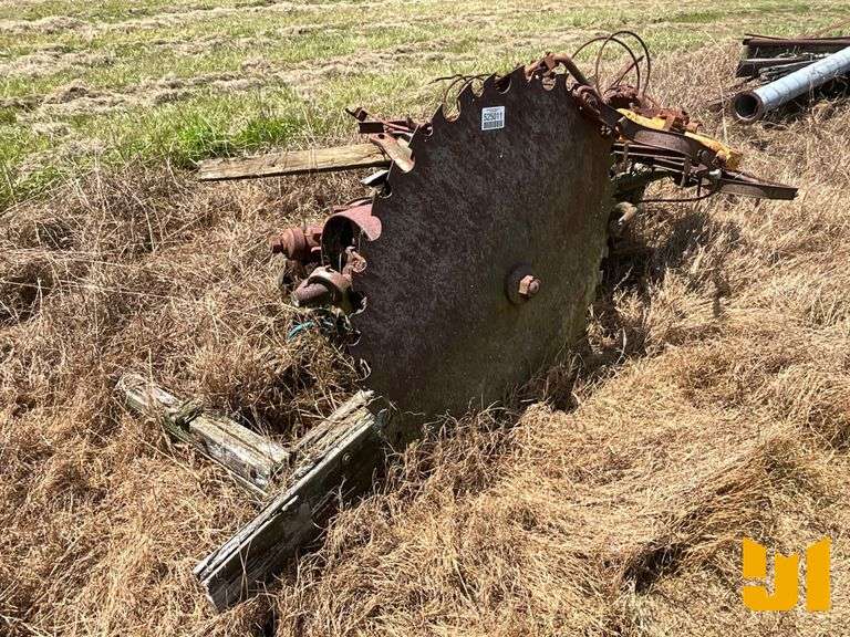 ANTIQUE BELT DRIVEN SAW MILL, W/ CARRIAGE