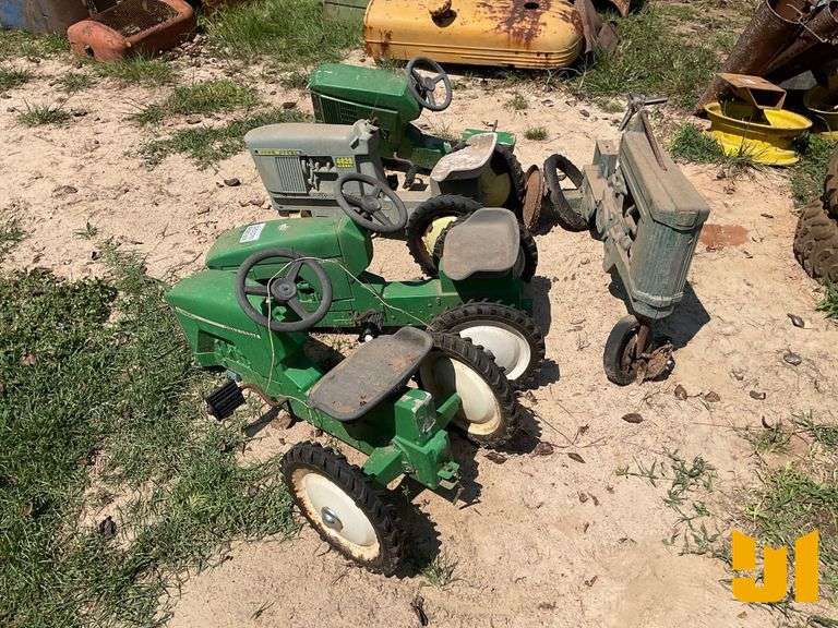 (5) VINTAGE JOHN DEERE PEDAL TRACTORS, ***MISSING PARTS***