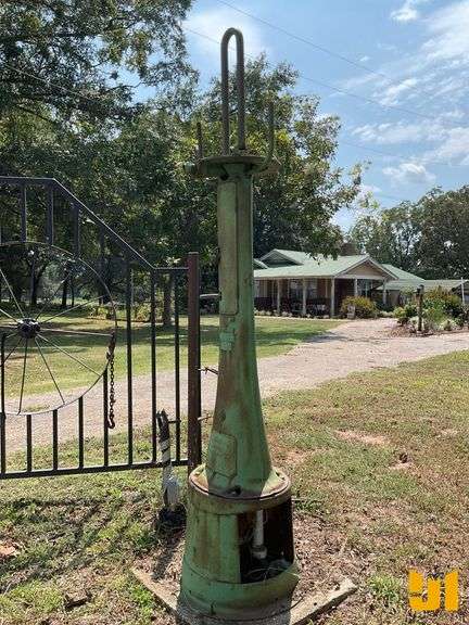 GUARANTEE LIQUID MEASURE CO. GAS PUMP SN: 82130, ***HAVE SCREEN