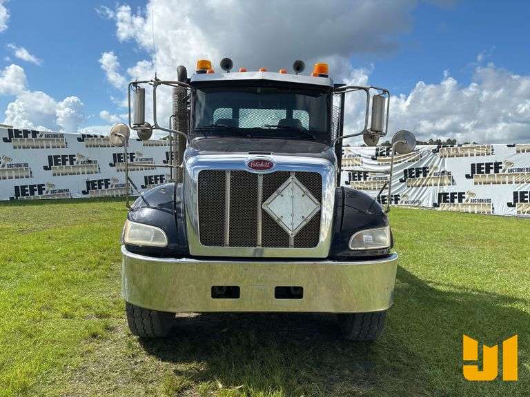 2015 PETERBILT 348 TANDEM AXLE ROLLBACK TRUCK VIN: 2NP3LJ0X8FM278365