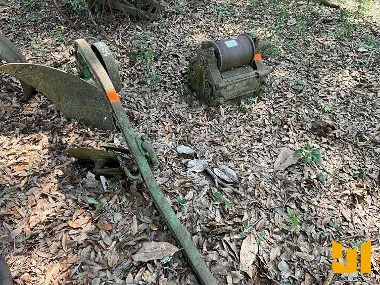 VINTAGE JOHN DEERE SINGLE BOTTOM PLOW & GEAR BOX