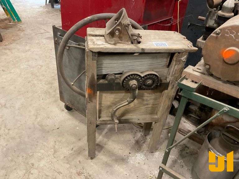 VINTAGE CORN SHELLER