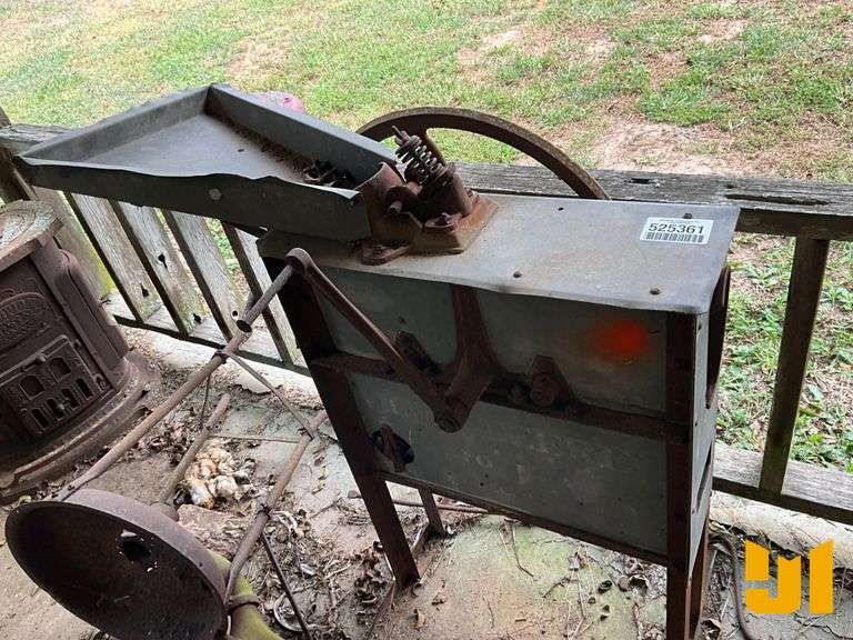 JOHN DEERE CORN SHELLER