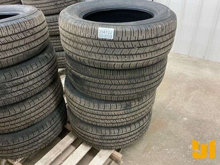 SET OF (4) GOODYEAR 255/60R18 TIRES, GOOD TAKEOFFS, *** GOVERNMENT