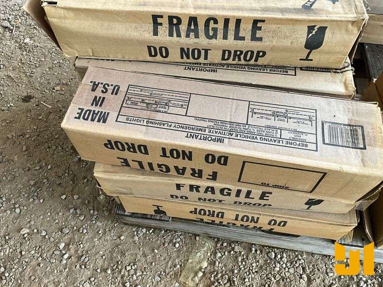 UNUSED TRIANGLE FLARE KITS