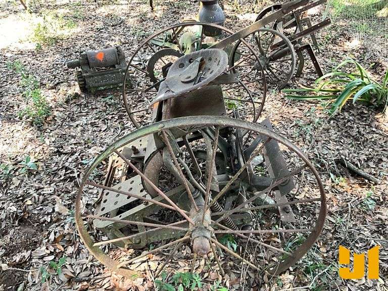 VINTAGE HORSE DRAWN STALK CUTTER